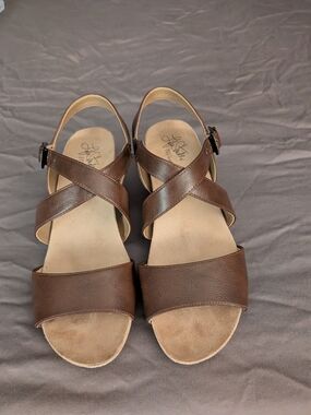 LifeStride ComfortStep Women’s Brown Leather Crisscross Sandals